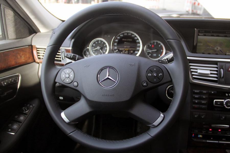 Mercedes-Benz E300 BlueTEC Hybrid 2012 года  (фото 24 из 60)